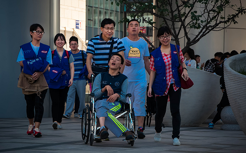 与爱同行，妈咪爱“爱心志愿队”走进晨光脑瘫康复中心